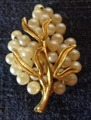 Beautiful Vintage Tree Of Faux Pearls Rhinestones Gold Tone Brooch Pin  • $11.70