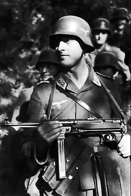 WW2 WWII Photo German Soldier MP40 Submachine Gun  World War Two / 2686 • $6.49