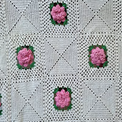Vtg Hand-Crocheted Bedspread White With Pink Roses Flowers Fringed 60  X 114  • $59.95
