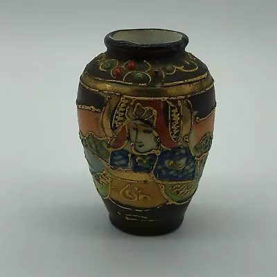 Miniature Moriage Vase Japan Hand Painted Marked H Gold Trim 2  • $12.75