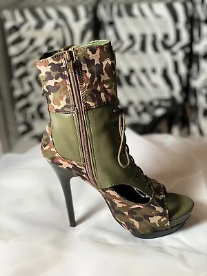 Shoes Women CAMOFLAGE ANKLE BOOTS • $39.99