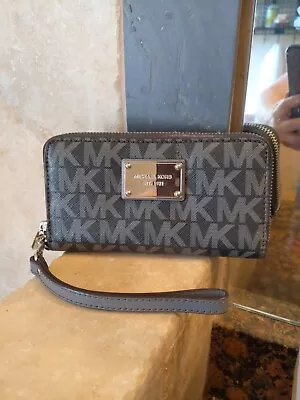 MICHAEL KORS Gray Saffiano Leather Zip Around Wallet Large Clutch 7x4 • $39