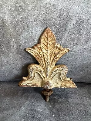 Cast Iron Finial Leaf Decor In A Fleur De Lis StyleVintage W Rust & Patina 4.5  • $14.99