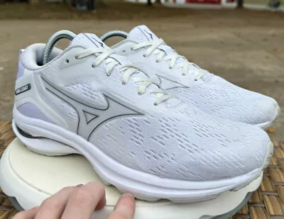 Mizuno Womens Wave Legacy White - Size 9.5 • $44.99