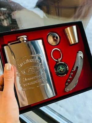 £82.78 • Buy Gift Set Jack Daniels Hip Flask Shot Glass Funnel Corkscrew Compass Keychain