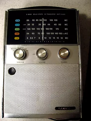 Vintage Lloyd's 5 Band Solid State 18 Radio 9N57B-37A AM/VHF LO/VHF HI • $30