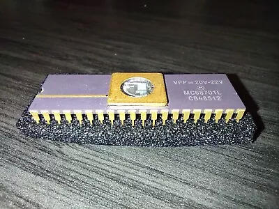 NOS Original Motorola MC68701L 8-bit EPROM Microcomputer Unit (MCU) IC CDIP-40  • $45