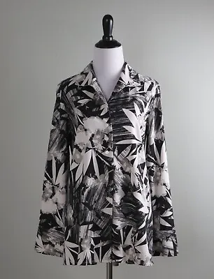 WYNNE LAYERS Marla Wynne Stretch Floral Button Front Shirt Top Size Medium • $29.99