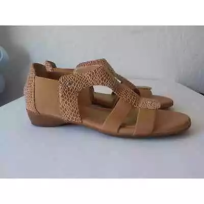 Michelle D Brown Beige Flat Strappy Sandals Comfort Shoes Women Size 10M Leather • $17.99
