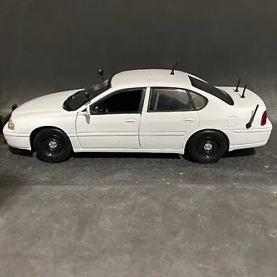 Motormax 1:24 Scale Chevrolet Impala 2002 Blank White Police Car With L/Bars • $90