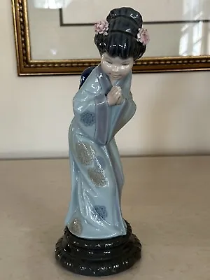 Lladro Japanese Sayonara Geisha Girl Bowing Praying  Flowers Old Mark! 10.5” • $89.95