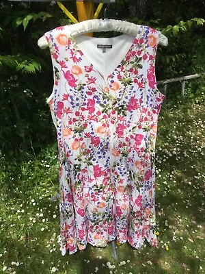 £10 • Buy Laura Ashley Floral Dress Size18