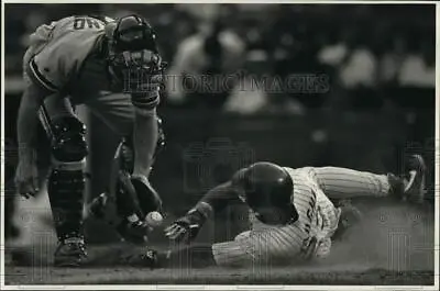 1993 Press Photo Milwaukee's Greg Vaughn Knocks Ball From Rich Rowland's Glove • $16.99