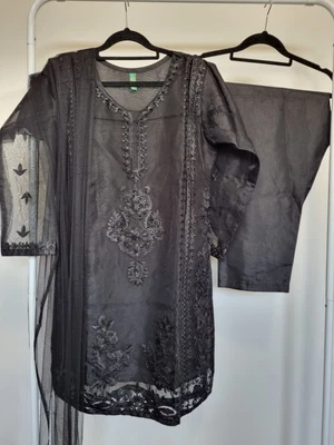 $40 • Buy Indian/Pakistani Ladies 3 Black Salwar Kameez / Size M