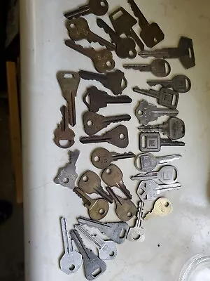 Vintage Key Lot  *Old House * Car * Locks 34 !  • $6.95