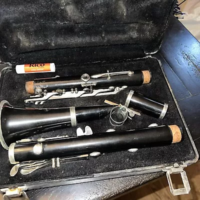 Vintage Bundy Clarinet In Hard Case- Untested. See Pics • $25