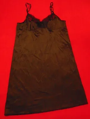 VASSARETTE – Black Nylon Lace Trimmed FULL SLIP – Size 44 Style 10-805 EUC • $21.95