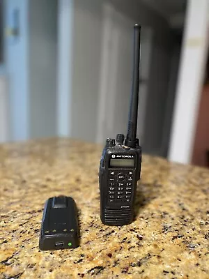 Motorola XPR 6580 Two-Way Radio 800/900Mhz 1000CH  W/Mic      AAH55UCH9LB1AN • $75