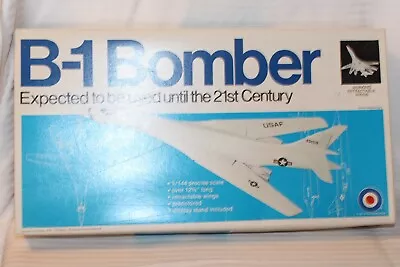 1/144 Scale Entex B-1 Bomber Airplane Model Kit #8505 BN Open Box • $60