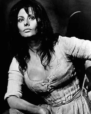 Sophia Loren Shows Ample Cleavage Man Of La Mancha Portrait 8x10 Picture Celebri • $7.98