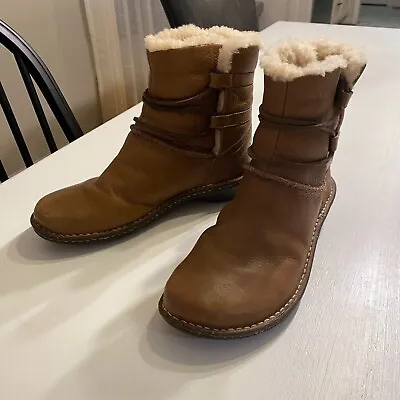 UGG Uggs Women's Caspia Sheepskin Leather Boots Size US 9 EU 40 UK 7.5  SN 1932 • $60