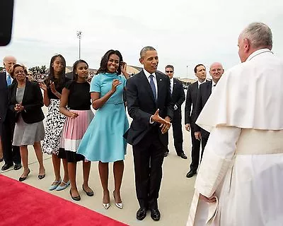 BARACK OBAMA & FAMILY W/ JOE BIDEN GREET POPE AT ANDREWS - 8X10 PHOTO (ZZ-881) • $8.87