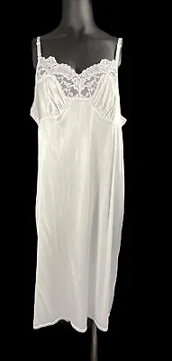 Vintage Plus Size Shiny Glossy Nylon Full Slip W Floral Lace Size 44 • $51.99