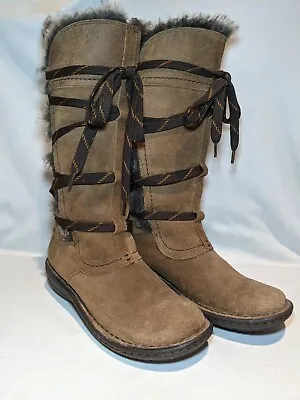 Clarks Artisan Lace Up Moccasin Style Boots Women's Size 5½ • $40