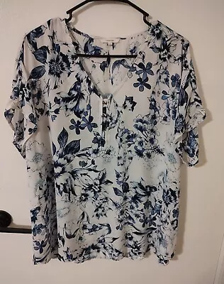 Women's MAURICES Cap Sleeve V-Neck Blouse Blue/White SZ 1 (18/20W) • $10.99