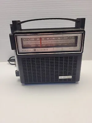 GE FM/AM Vintage Personal Portable Radio Battery And AC 7-2810 • $28