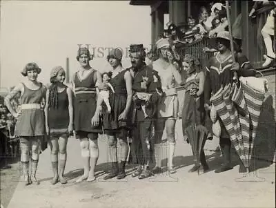 1920 Press Photo  Cake Eaters  Parade & Men's Masquerade At Washington Beach • $19.99