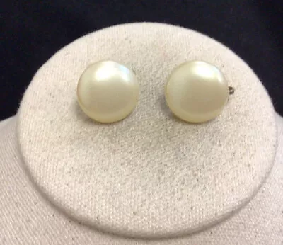 Vintage Gold Tone Costume Faux Pearl Clip Earrings T17 • $5.99