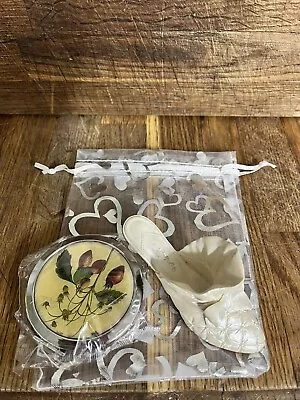 £5.75 • Buy Just The Right Shoe With Compact Mirror.