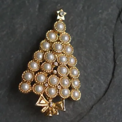 Vintage Brooch - Faux Pearl Christmas Tree Bow Star Holiday - Gold Tone Metal • $11.69