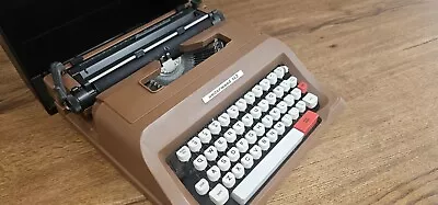 Underwood 142 Olivetti Brown Typewriter • £60