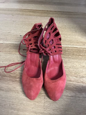 Django And Juliette 39 • $104