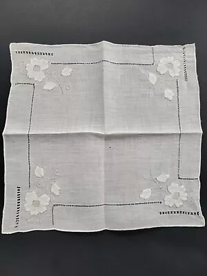 Vintage Ladies Hankie White Floral • $3.25