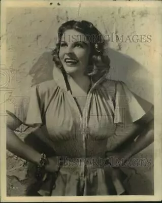 1942 Press Photo Actress Martha Raye - Tup09314 • $15.99