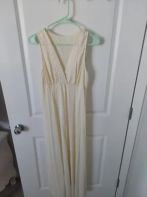 Val Mode Vintage Nightgown ~ Size Medium ~ Pale Yellow • $19