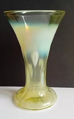 Antique Victorian John Walsh Yellow Vaseline Uranium Tadpole Vase  • £39.99