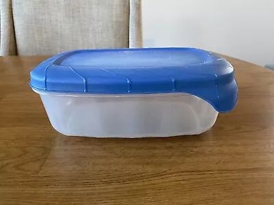 Vintage Rubbermaid Servin Saver Food Storage Container EZ Open Blue Lid “D” • $12.99