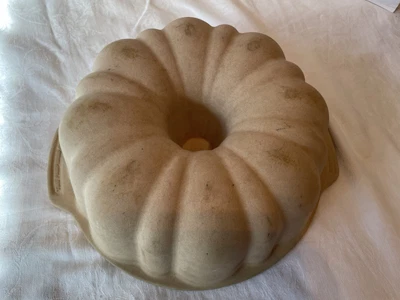 $13.95 • Buy Pampered Chef Family Heritage Stoneware 10  Fluted Bundt Cake Baking Pan # 1440
