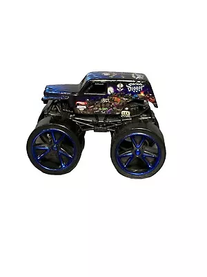Hot Wheels Monster Jam 1:64 Son-Uva Digger Track Ace Tires Diecast Truck • $9.96