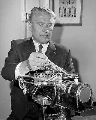 Wernher Von Braun Examines Apollo 15 Color Television Camera 8x10 Photo (bb-030) • $8.87
