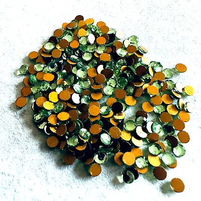 BE26 Vintage Glass Cabochons 4mm Rauten Roses Peridot Faceted Gold Foiled (200) • $2.99