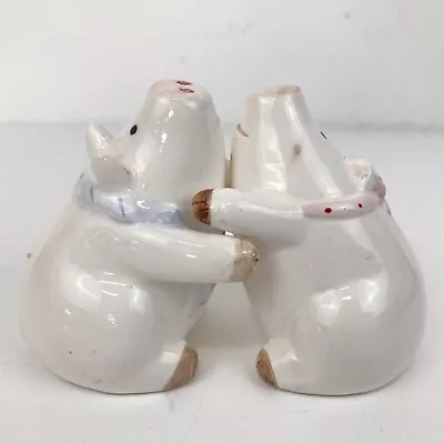 £7.95 • Buy Collectable Pair Of Novelty Hugging Pig Ceramic Salt & Pepper Pots Cruet Set 