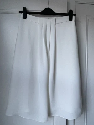 £20 • Buy Reiss White Skirt Size 8