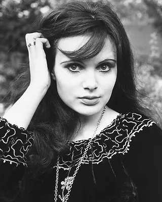 Madeline Smith Hammer Horror 10  X 8  Photograph No 25 • £4