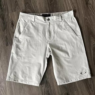 Oakley Chino Shorts Flat Front Light Gray Men’s Size 36 EUC • $21.97