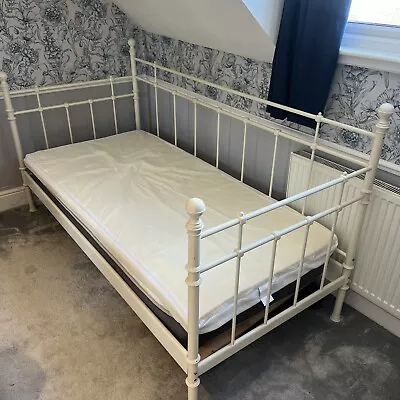 Ivory Metal Victorian Single Day Bed With Mattress & Mattress Topper • £100